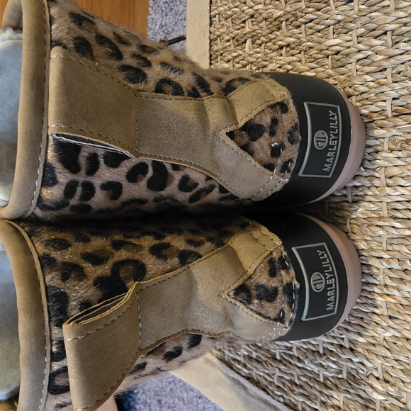 Leopard Print Lace-Up Winter Boots - Picture 2 of 7